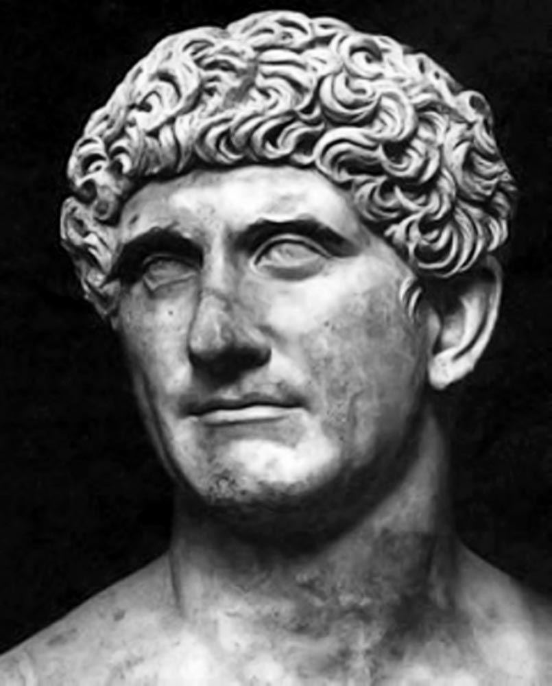 who is not a flat character in the tragedy of julius caesar? lepidus mark antony messala pindarus